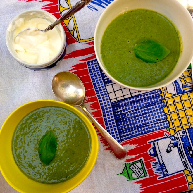  Palate poppingly good - Green pea, basil and mint soup #vegan #recipe